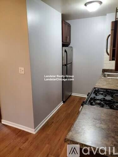 Main picture of 4031 N Kenmore Ave