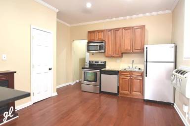 Main picture of 1422 Christian St