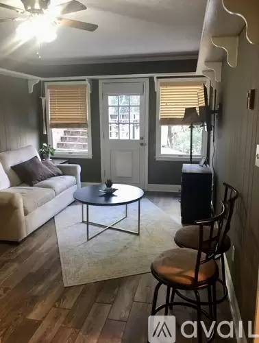 Main picture of 206 S Glenwood Trl