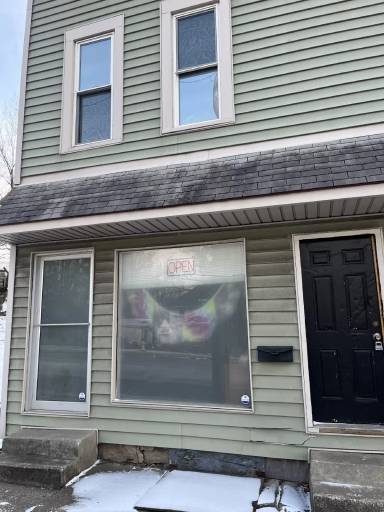 Main picture of 841 E Main St