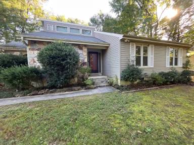 Main picture of 317 Lakeside Dr