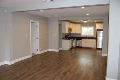 Main picture of 738 Broadway St