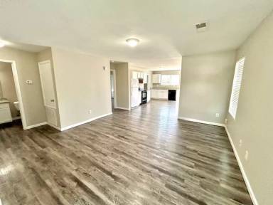Main picture of 228 Dormont Dr NE