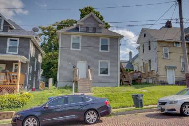 Main picture of 411 E 8th St
