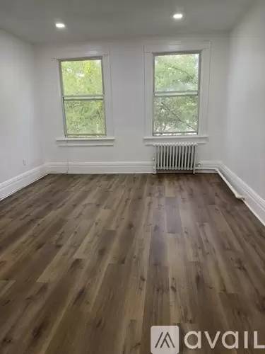 Main picture of 184 W River St