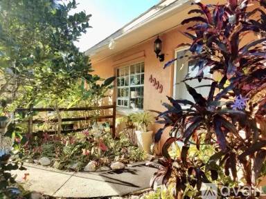 Main picture of 4999 Linwood St