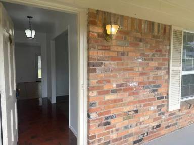 Main picture of 2213 Suanne Dr