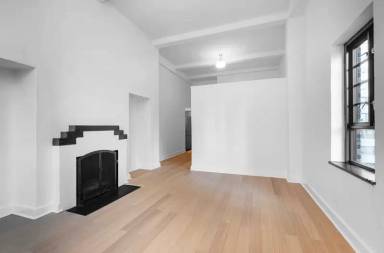 Main picture of 300 W 44th St