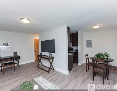 Main picture of 530 W Surf St