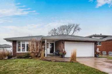 Main picture of 10908 S Kilbourn Ave