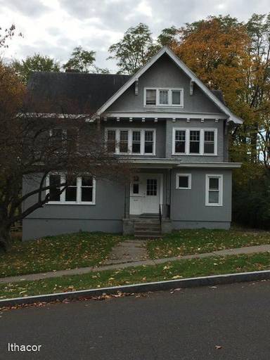 Main picture of 21 W Court St