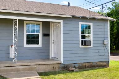 Main picture of 112 W Avenue A
