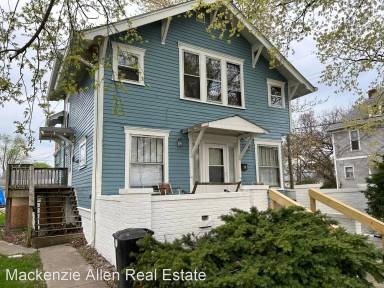 Main picture of 103 E Polk St