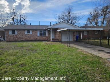 Main picture of 904 W Hughbert St