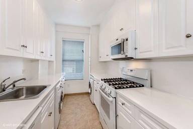 Main picture of 20 W 86th St Apartments