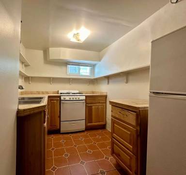 Main picture of 1638 N High St