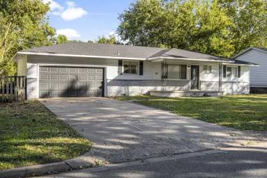 Main picture of 406 E Fort Worth St