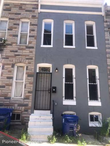 Main picture of 207 S Pulaski St