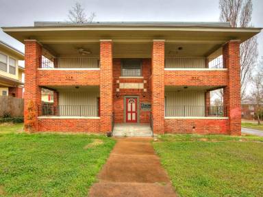Main picture of 201 NW 17th St
