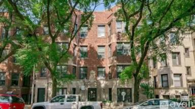 Main picture of 816 W Waveland Apartments