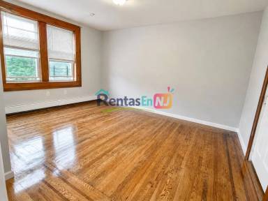 Main picture of 658 Sanford Ave