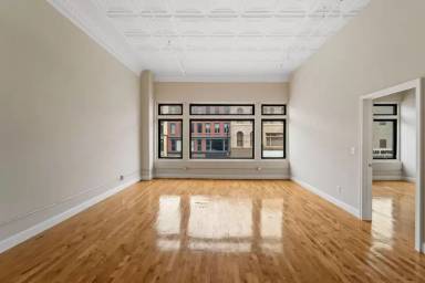 Main picture of 33 Court St