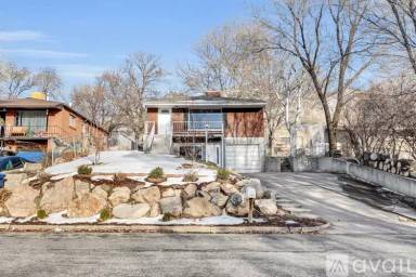 Main picture of 2142 Robins Ave
