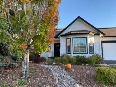Main picture of 970 Buckhorn Dr