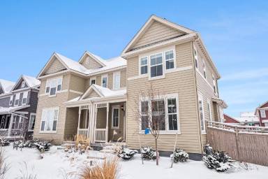 Main picture of 1655 Marquette Aly