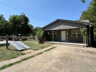 Main picture of 315 SW J Ave