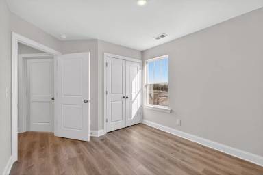 Main picture of 10317 Rozzelles Ferry Rd