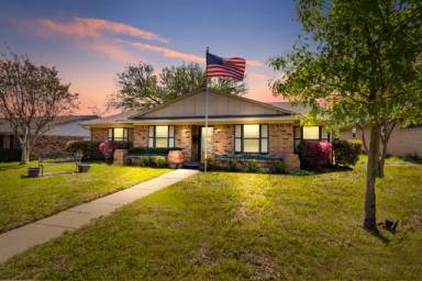 Main picture of 2420 Pinehurst Ln