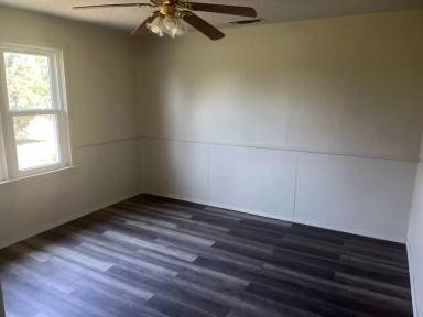Main picture of 2404 S Simmons Rd