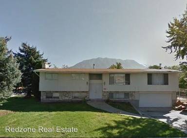 Main picture of 966 N Main St