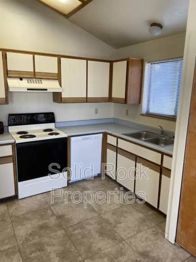 Main picture of 3246 N Victor Rd