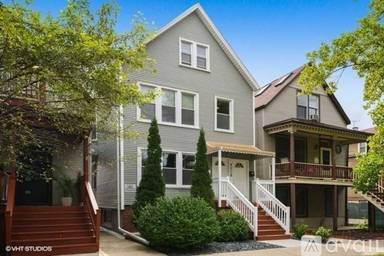 Main picture of 2719 W Melrose St