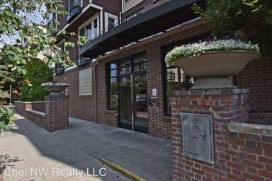 Main picture of 124 Bellevue Ave E