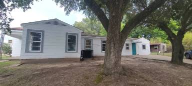 Main picture of 2449 Midway St