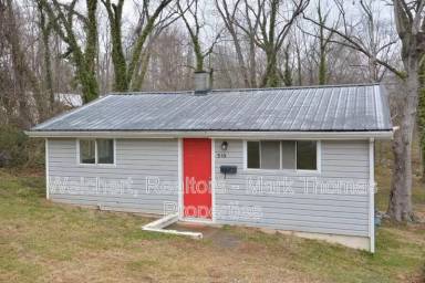 Main picture of 310 E Morehead St