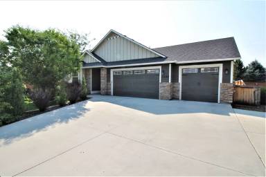 Main picture of 3895 E Helix St