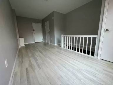 Main picture of 165 E 90th St