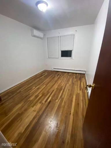 Main picture of 14756 Grand Central Pkwy