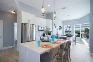 Main picture of 5020 SW 17th Ave