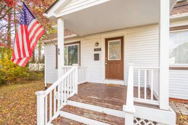 Main picture of 3537 Buckingham St