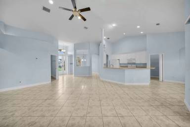 Main picture of 621 NW 37th Ave