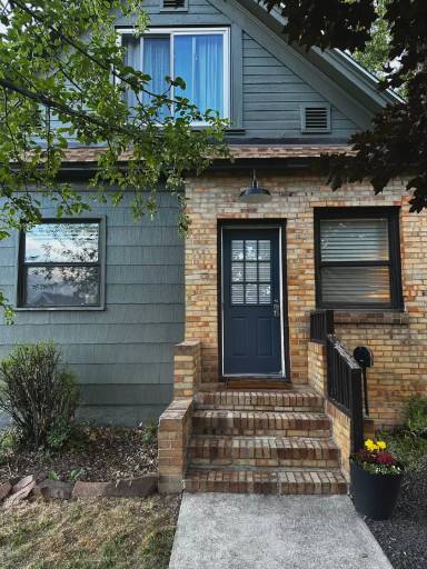 Main picture of 426 Lewis St