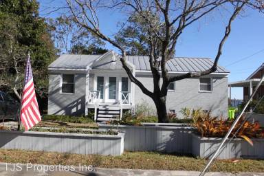 Main picture of 1702 River Dr