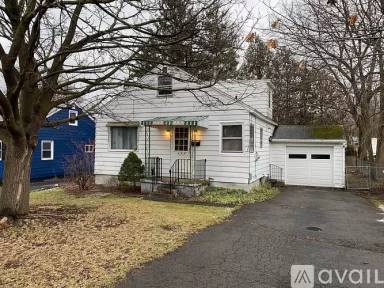 Main picture of 123 Empire Ave