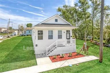 Main picture of 8733 Olive St