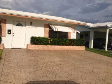 Main picture of 5718 NW 82nd Ave